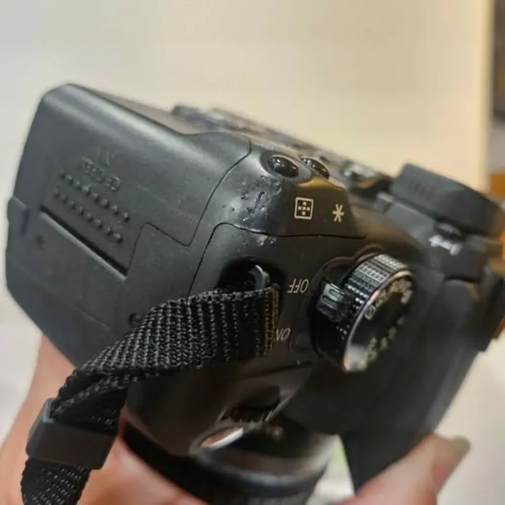 Canon EOS Rebel XT / EOS 350D Digital DSLR Camera with 18-55mm